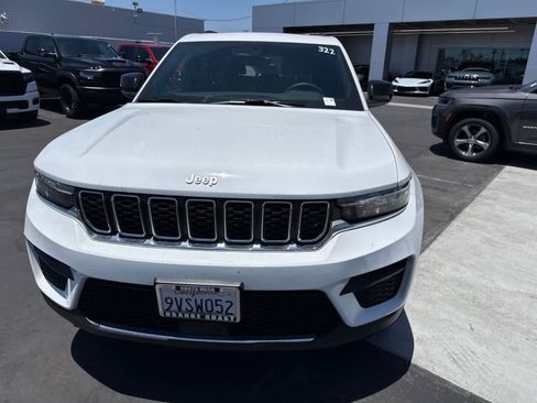 Used 2025 Jeep Grand Cherokee Laredo X RWD image 4