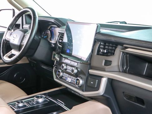 Used 2022 Ford Expedition XLT image 27