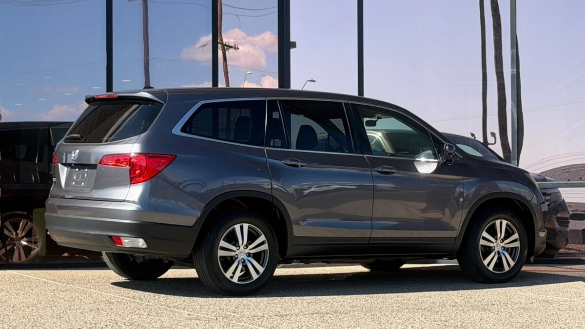 Used 2017 Honda Pilot EX image 17