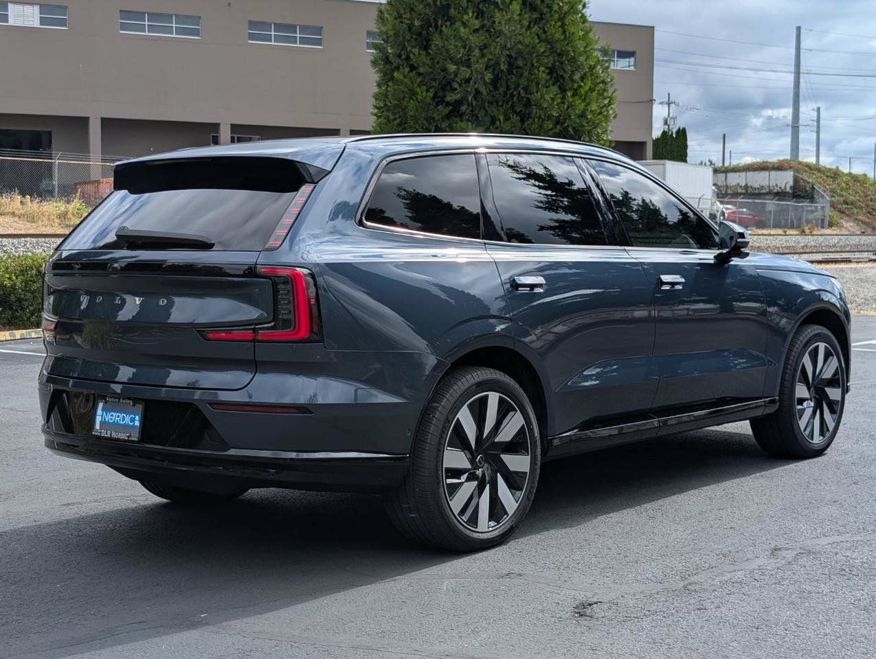 Used 2025 Volvo EX90 Plus AWD/4WD image 7