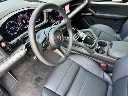 Used 2026 Porsche Cayenne AWD/4WD image 4
