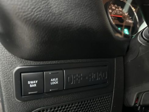 Used 2018 Jeep Wrangler Unlimited Rubicon w/ Connectivity Group image 16