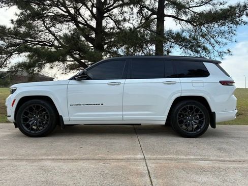 Used 2023 Jeep Grand Cherokee L Summit w/ High Altitude Package image 11