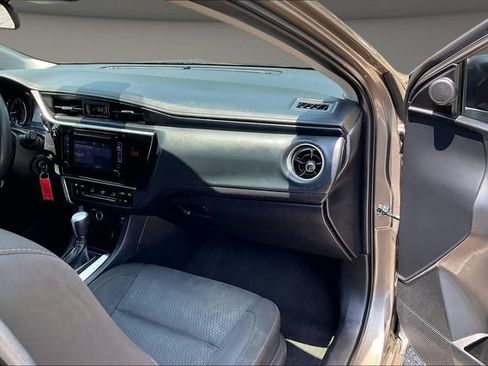 Used 2018 Toyota Corolla LE FWD image 15