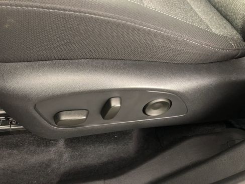 Used 2025 GMC Acadia Elevation image 17