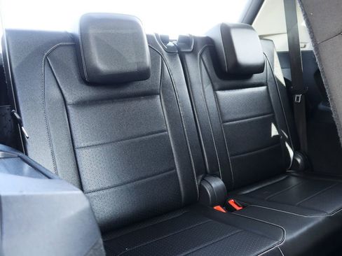 Used 2021 Volkswagen Tiguan SE image 27