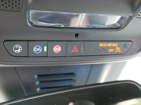 Used 2024 Chevrolet Equinox EV LT FWD image 23
