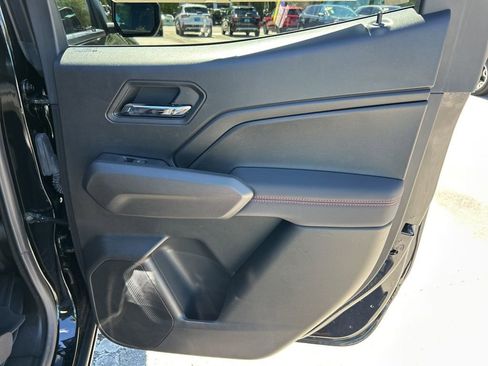 Used 2025 Chevrolet Colorado Z71 w/ Technology Package image 39