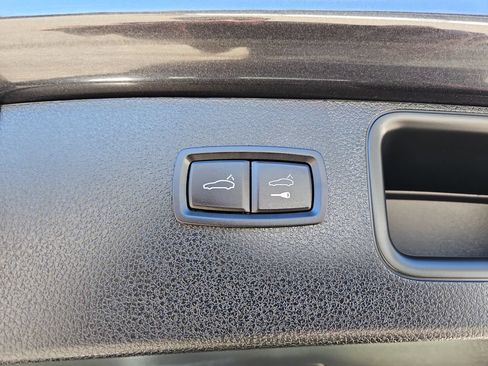 Certified 2024 Porsche Macan AWD/4WD image 26