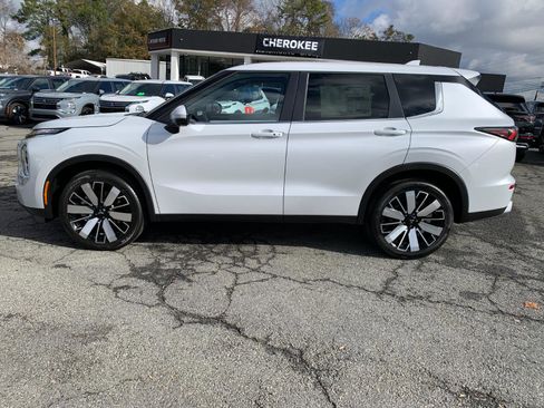 New 2025 Mitsubishi Outlander SE image 4