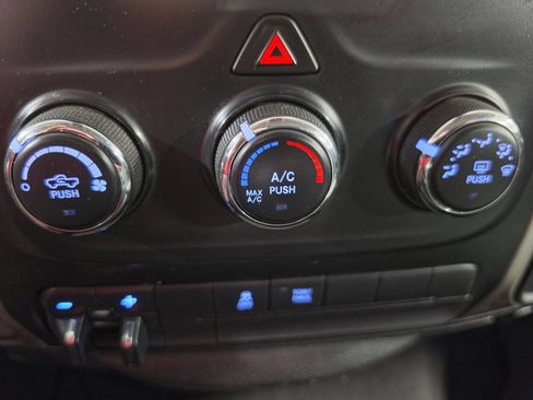 Used 2017 RAM 1500 Classic SLT AWD/4WD image 31