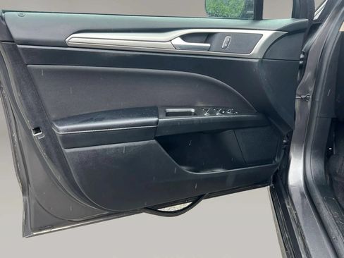Used 2018 Ford Fusion SE FWD image 10