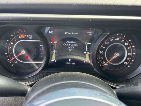 Used 2025 Jeep Wrangler Unlimited Sahara AWD/4WD image 24