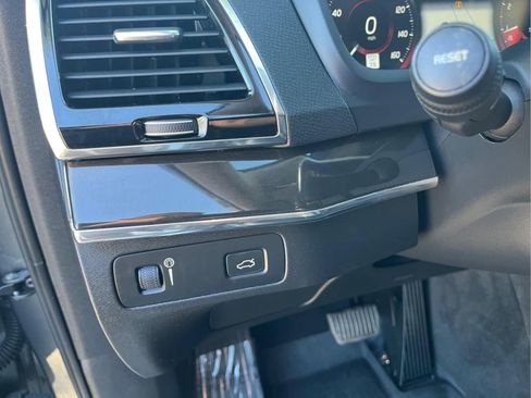 Used 2018 Volvo XC90 T6 Momentum w/ Convenience Package image 13