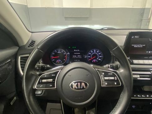 Used 2021 Kia Seltos SX w/ SX Sunroof Package AWD/4WD image 15