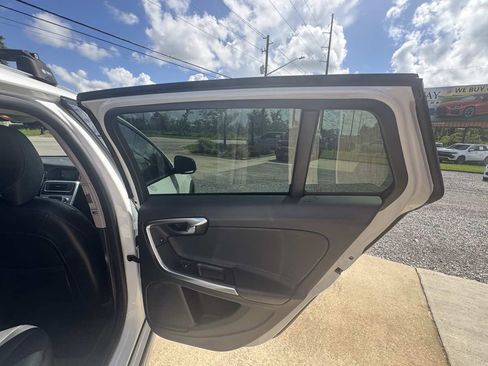Used 2018 Volvo V60 T5 Cross Country AWD/4WD image 25