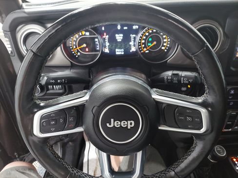 Used 2021 Jeep Wrangler Unlimited Sahara w/ Cold Weather Group AWD/4WD image 8
