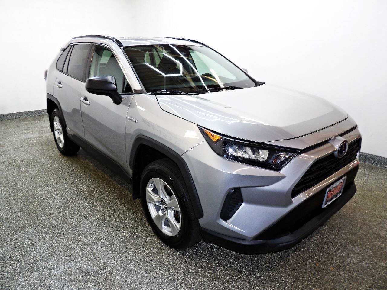 Used 2021 Toyota RAV4 LE AWD/4WD image 3