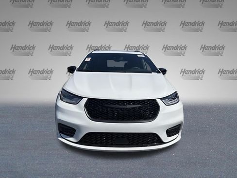 Used 2025 Chrysler Pacifica Limited FWD image 3