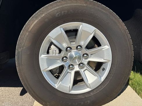 Used 2023 Chevrolet Silverado 1500 LT AWD/4WD image 24