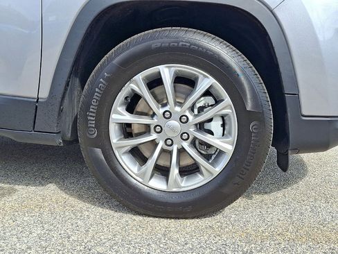 Certified 2022 Jeep Cherokee Latitude Lux w/ Mopar Interior Package image 27