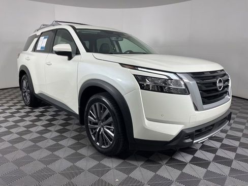 Used 2023 Nissan Pathfinder SL w/ SL Premium Package FWD image 3