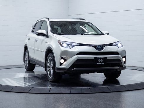 Used 2017 Toyota RAV4 Limited image 4