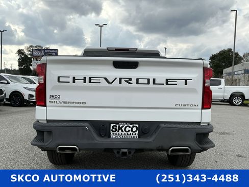 Used 2020 Chevrolet Silverado 1500 Custom w/ Custom Value Package image 4