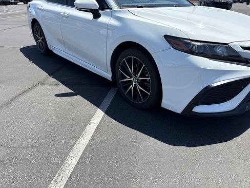 Used 2022 Toyota Camry SE w/ Audio Upgrade Package FWD image 4