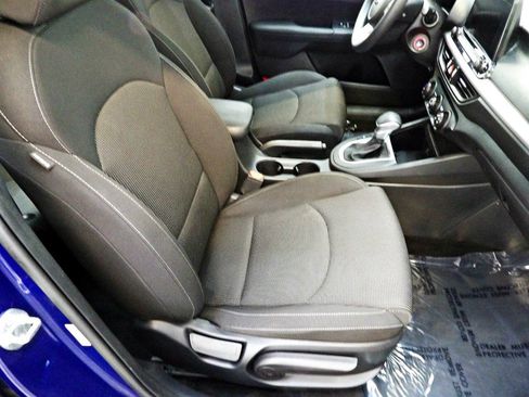Used 2020 Kia Forte LXS FWD image 13