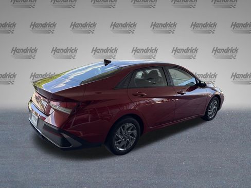 Used 2024 Hyundai Elantra SEL FWD image 9