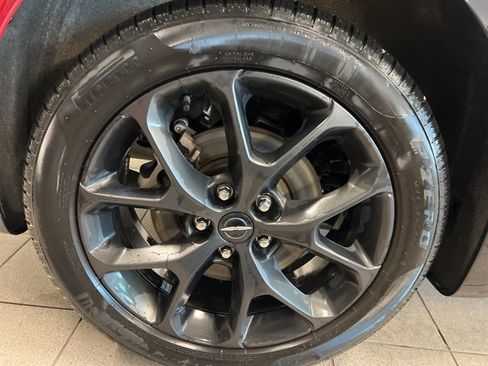 Used 2024 Chrysler Pacifica Limited w/ S Appearance Package image 10