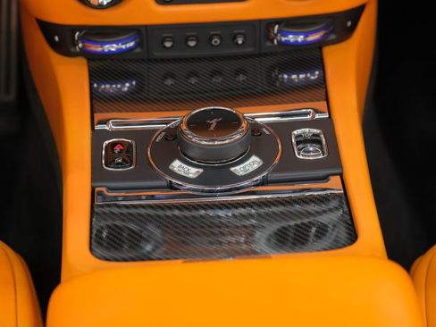 Used 2018 Rolls-Royce Dawn image 39