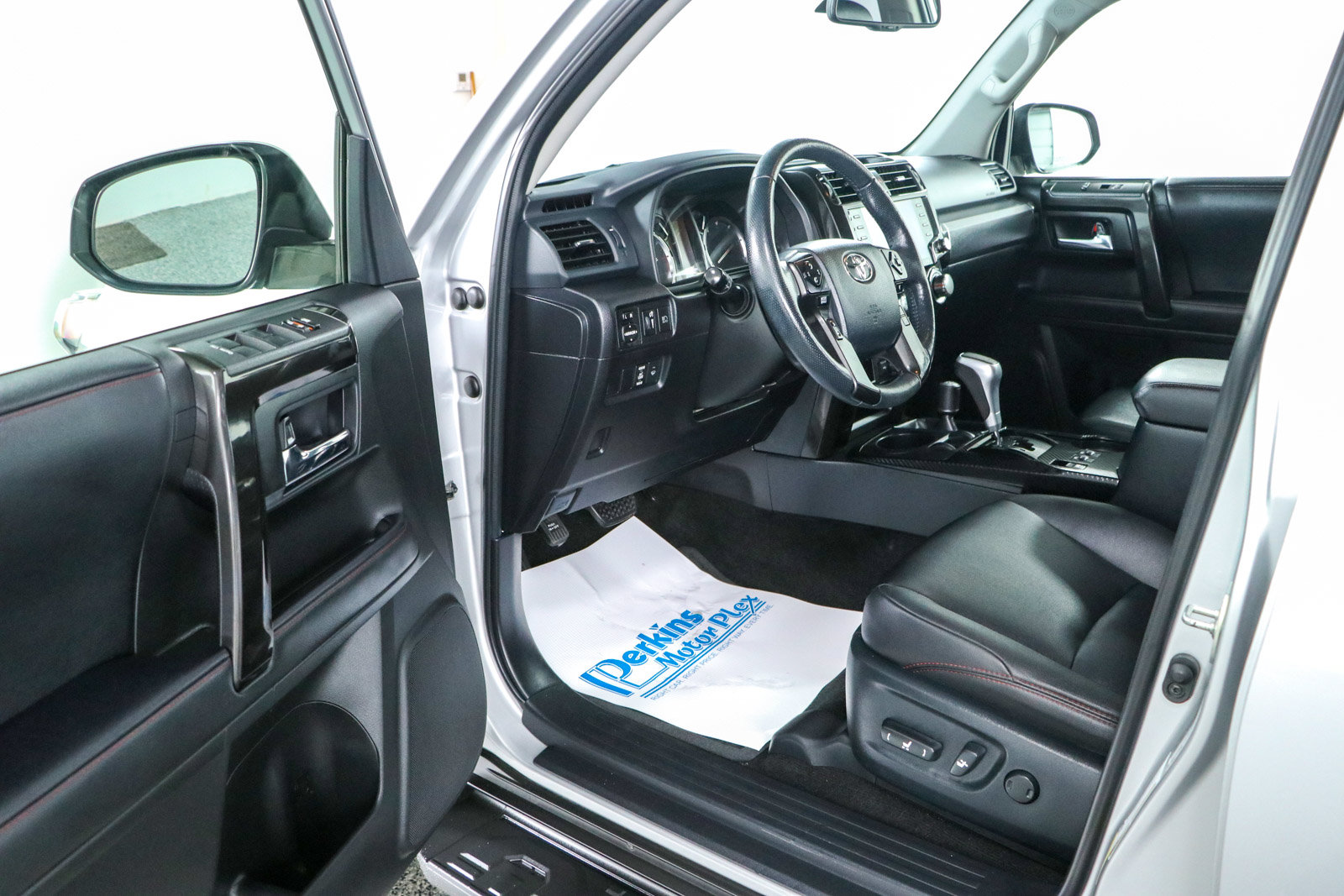 Used 2023 Toyota 4Runner TRD Off-Road Premium AWD/4WD image 3