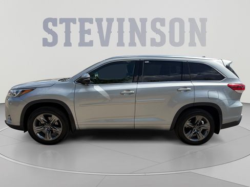 Used 2018 Toyota Highlander Limited Platinum AWD/4WD image 2