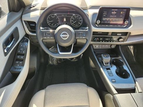 Used 2023 Nissan Rogue SV image 14