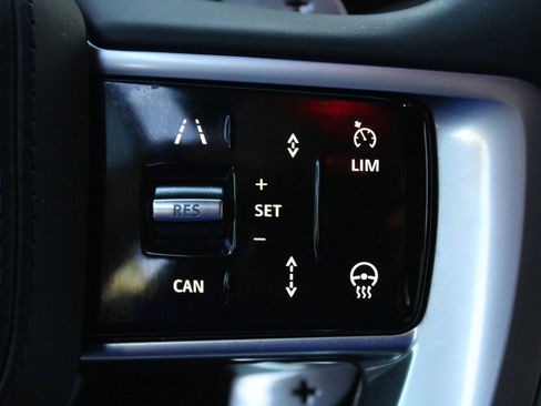 Used 2025 Land Rover Range Rover SE image 33