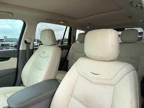 Used 2021 Cadillac XT6 Premium Luxury FWD image 17