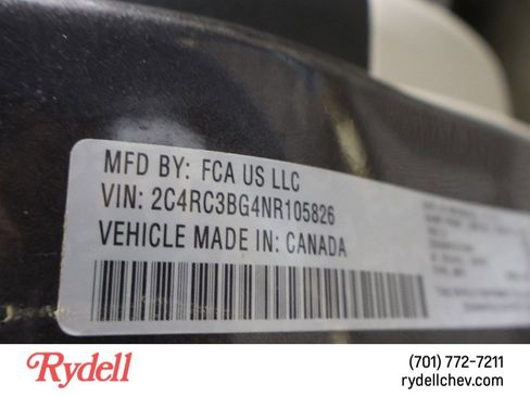 Used 2022 Chrysler Pacifica Touring-L image 26