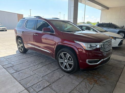 Used 2018 GMC Acadia Denali w/ Technology Package FWD image 3