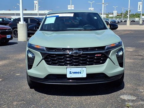 Used 2024 Chevrolet Trax RS w/ Driver Confidence Package FWD image 2