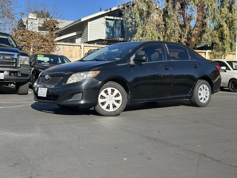 Used 2010 Toyota Corolla LE image 1