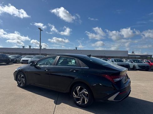 Used 2024 Hyundai Elantra SEL w/ Convenience Package FWD image 12