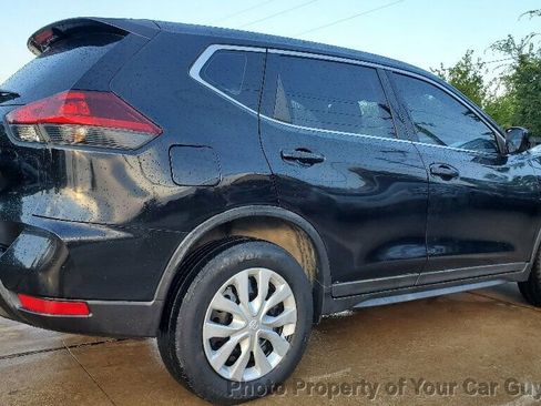 Used 2018 Nissan Rogue S image 11