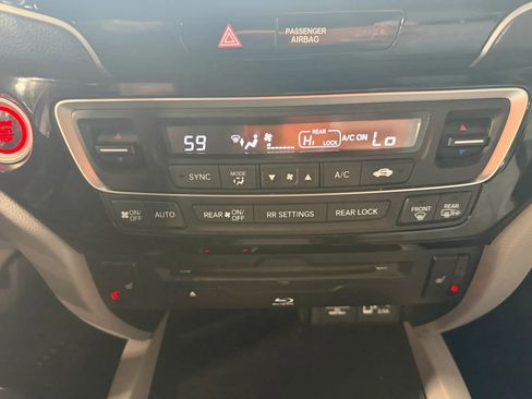 Used 2019 Honda Pilot Touring image 19