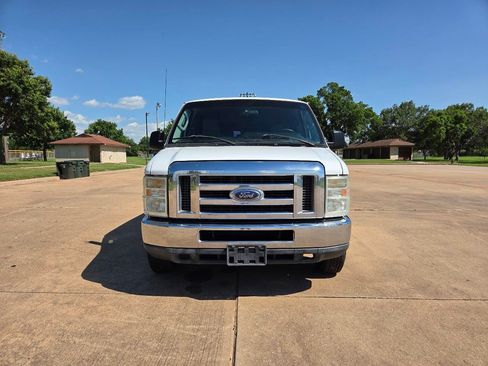 Used 2011 Ford E-150 and Econoline 150 Wagon RWD image 5