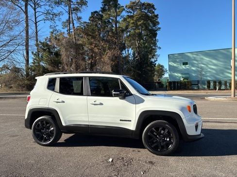 Used 2023 Jeep Renegade Altitude w/ Sun/Sound Group image 3