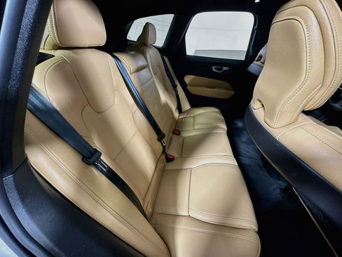 Used 2022 Volvo XC60 B6 Inscription w/ Advanced Package image 26