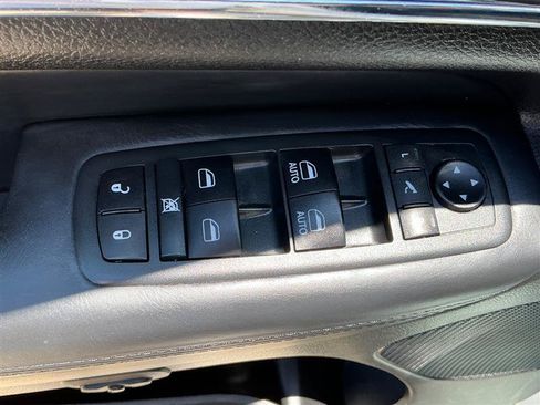 Used 2018 Jeep Grand Cherokee Overland AWD/4WD image 26