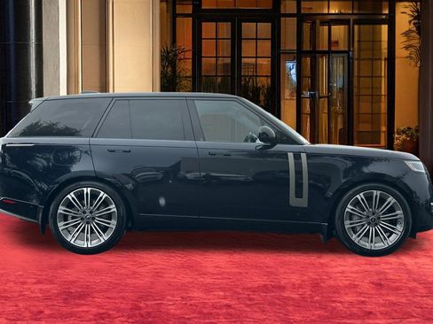 New 2025 Land Rover Range Rover SE image 9